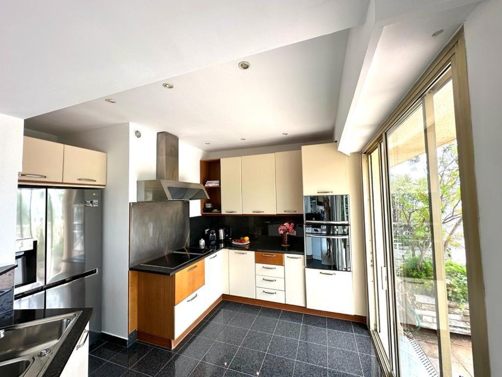 Panoramic Sea View Penthouse With Jacuzzi And 450 Sqm Terrace Daire Antibes Dış mekan fotoğraf