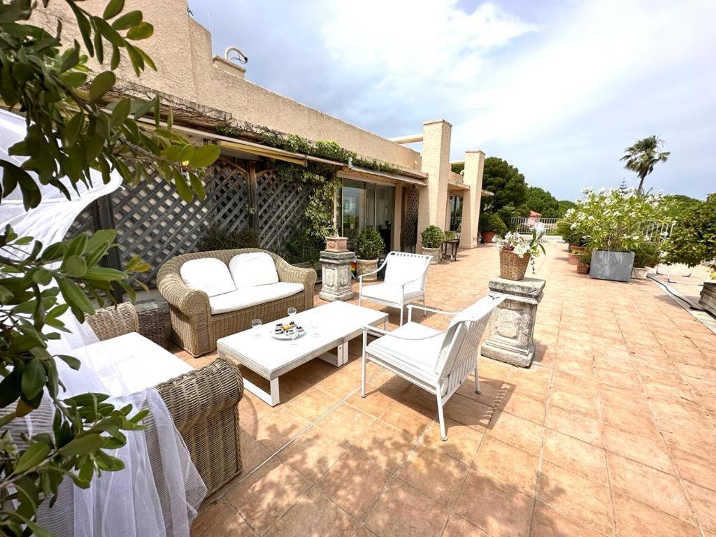 Panoramic Sea View Penthouse With Jacuzzi And 450 Sqm Terrace Daire Antibes Dış mekan fotoğraf